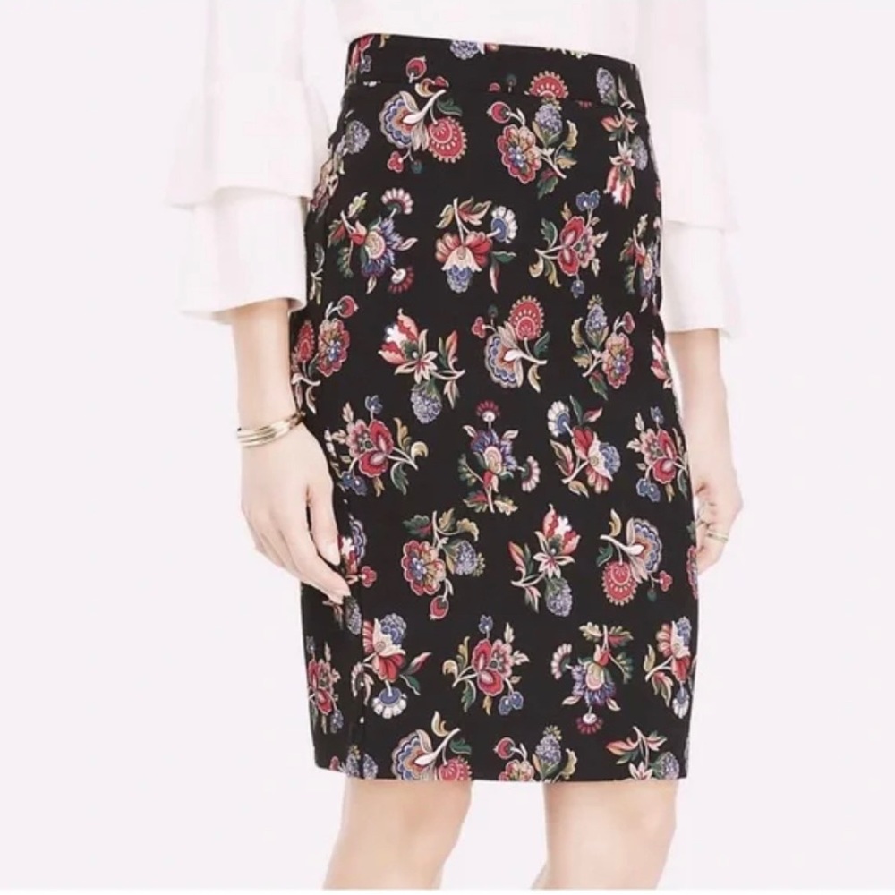 Ann Taylor Black Floral Print Retro Pencil Skirt